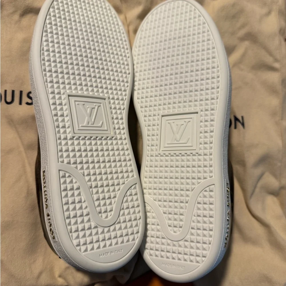 Louis Vuitton Monogram FrontRow Women’s Sneakers New in Box - Picture 3 of 14